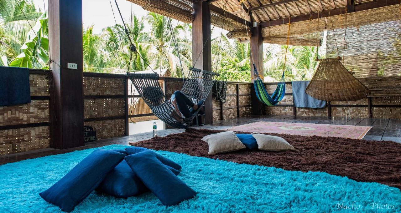 Footprints Homestay (Adults Only) General Luna  Exterior photo